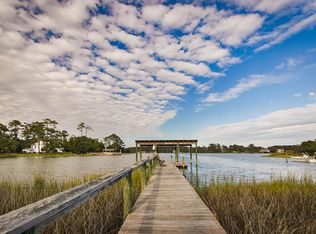 267 Stewart Dr, Beaufort, NC 28516