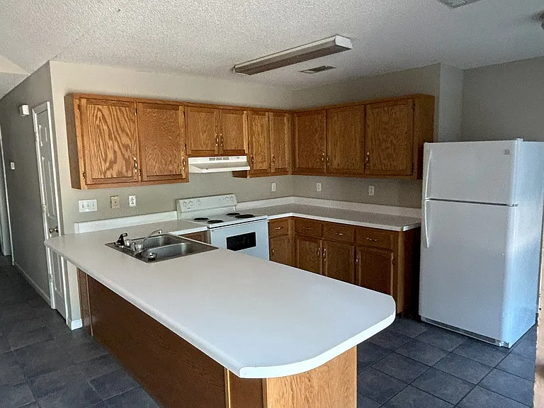 108 Creekwood Dr — Photo 3