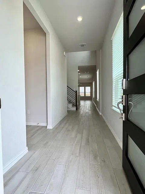 5 bed, 4.0 bath, 2750 sqft, $2,980 — Photo 4