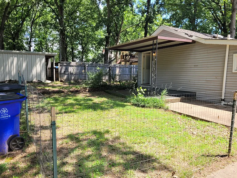 Small fenced & gated yard