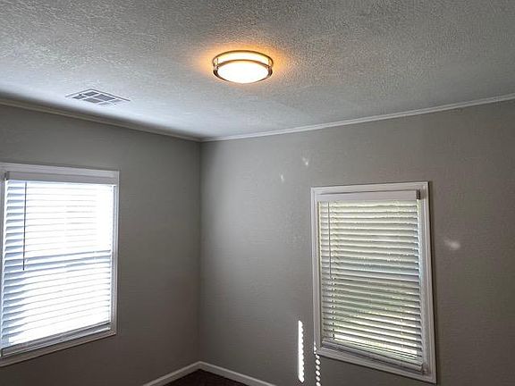 4th image of 1040 N Oswego Ave