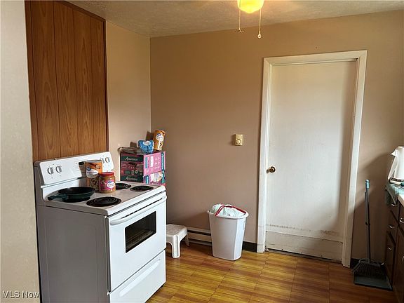 3rd image of 1039 Emerson Ave