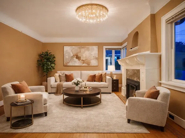 310 Ash St, New Westminster, BC V3M 3M6