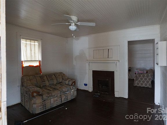 2nd image of 301 N Davis Ave