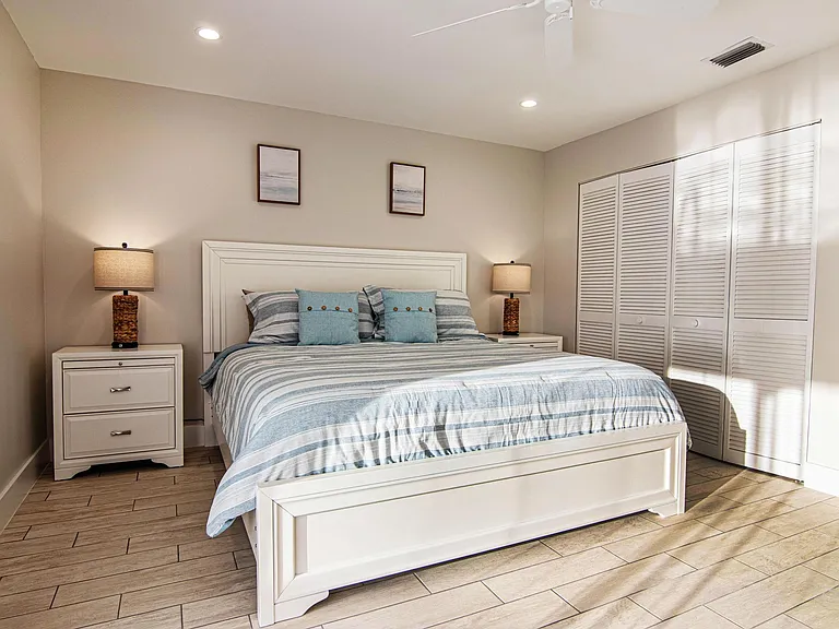 830 SW Santa Barbara Pl — Photo 18