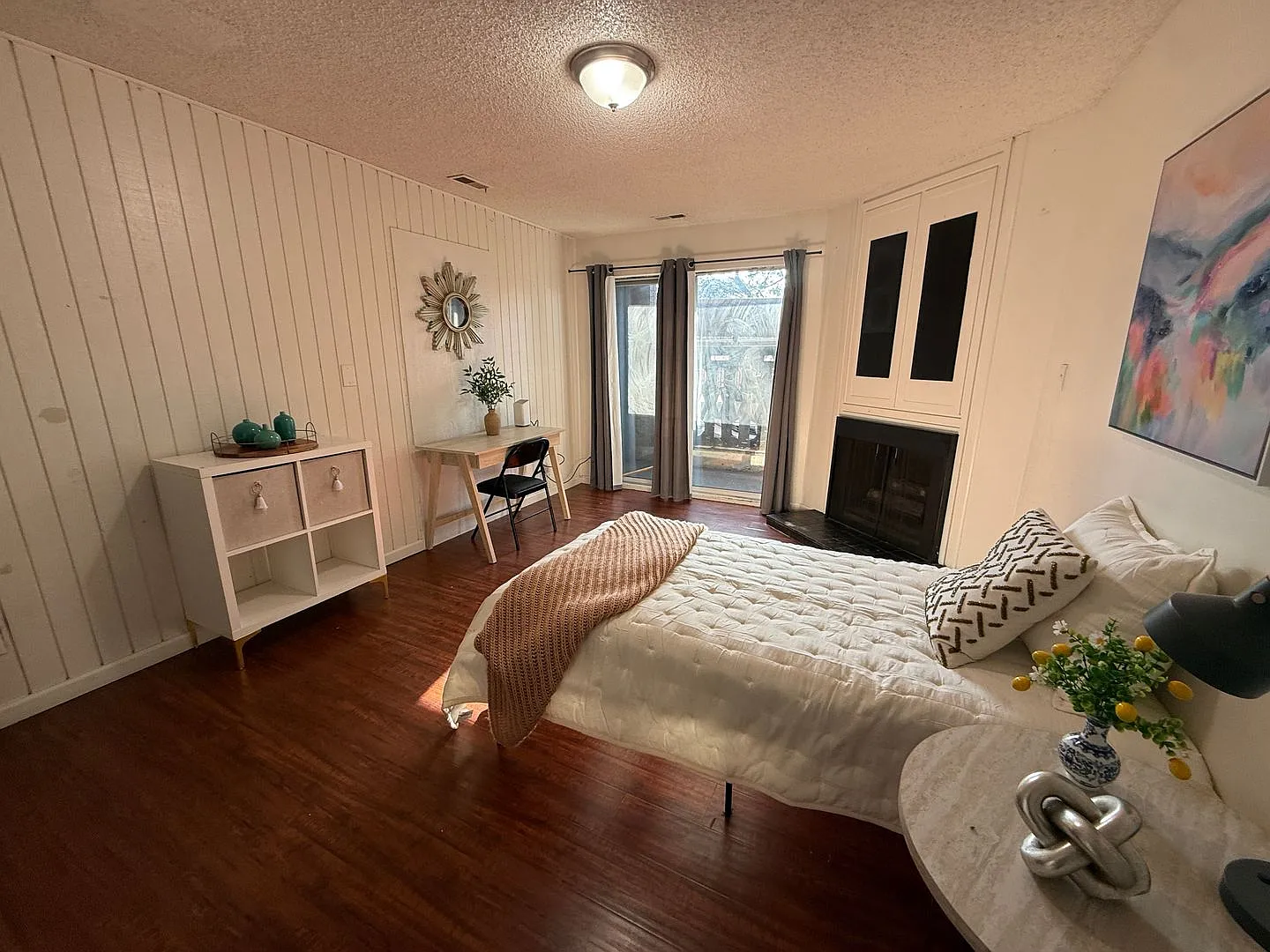 Large Private Furnished Girl Room Downtown ASAP - Balcony, Storage and more — Photo 3