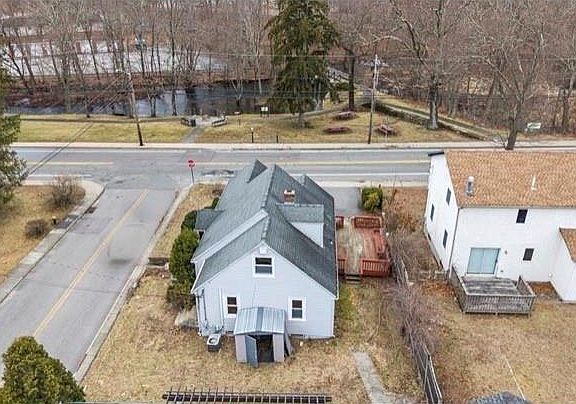 4th image of 2 Whitman St