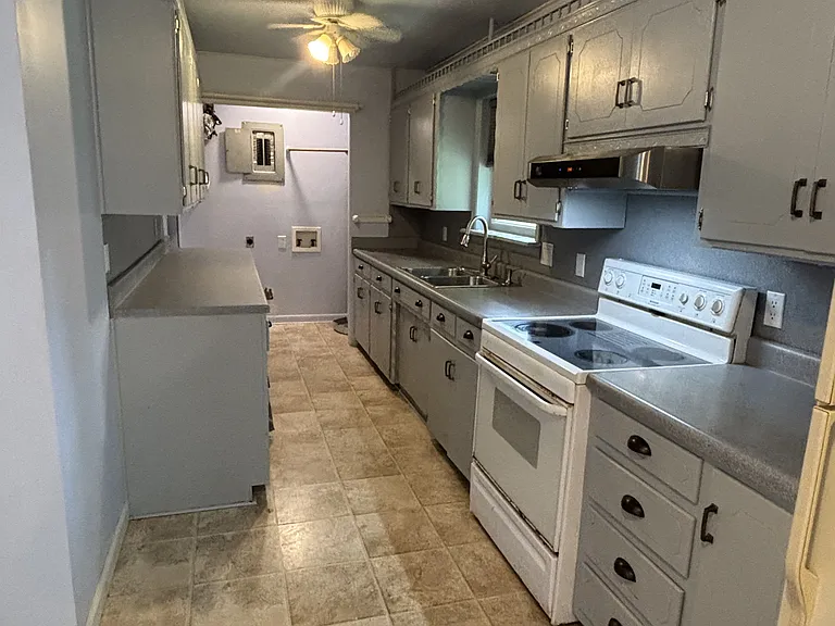 137 N Elizabeth St — Photo 17