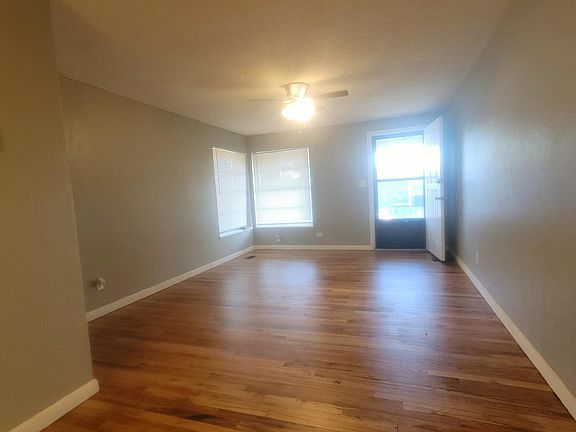 5th image of 1005 SW 53rd St