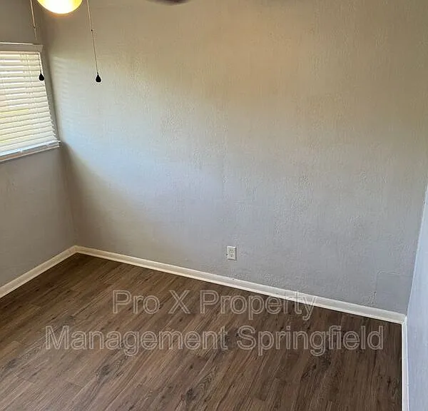 2943 E University St #10 — Photo 11