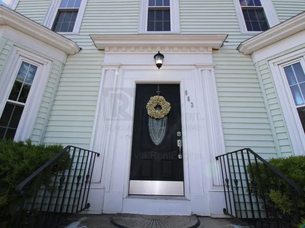 663 State St APT 3, Portsmouth, NH 03801