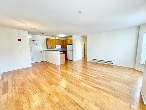 5th image of 118 Wood St APT 204