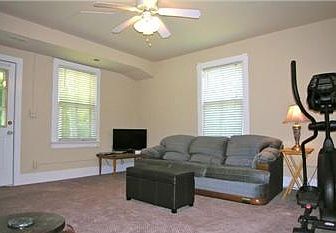 3rd image of 728 Mineral Ave