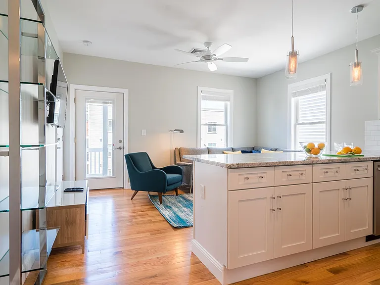 728 E 2nd St #3 — Photo 7