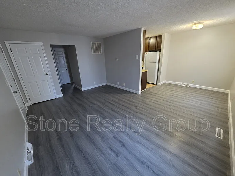 625 S Austin St — Photo 3