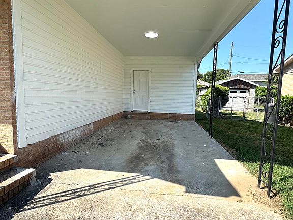 4th image of 109 E Walker Street