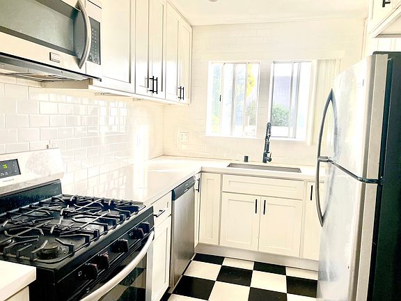 5th image of 2450 Overland Ave #106728