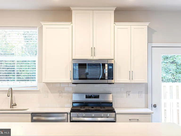 113 Four Leaf Dr — Photo 3