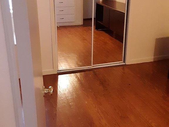 5th image of 402 Donald St