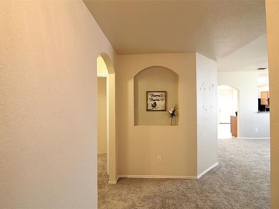 5th image of 229 Arrowhead Dr