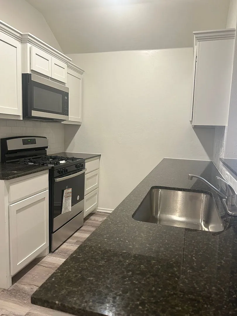 1311 SW Oklahoma Unit B- Available now! — Photo 4