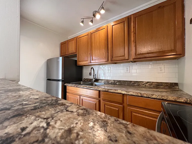 145 Oakland Ave #8 — Photo 8