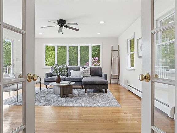 3rd image of 6 Hillcrest Rd