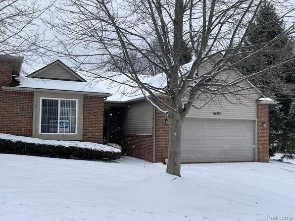 10385 Tophill Dr, Hartland, MI 48353