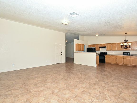 4th image of 6212 E 43rd St