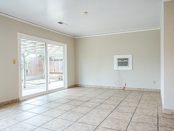 5th image of 1450 Jasmine Way
