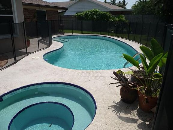 gas heated pool & sep. spa