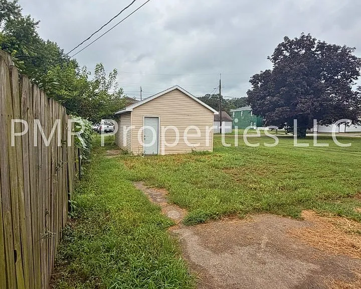 1810 S 12th St — Photo 10