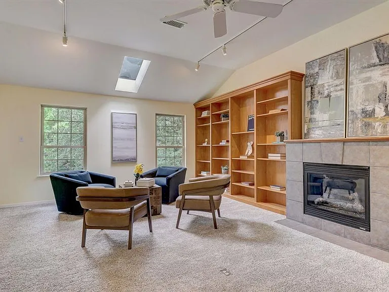 805 Leonard St — Photo 17