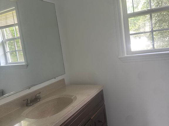3rd image of 601 Garland Ferry Rd