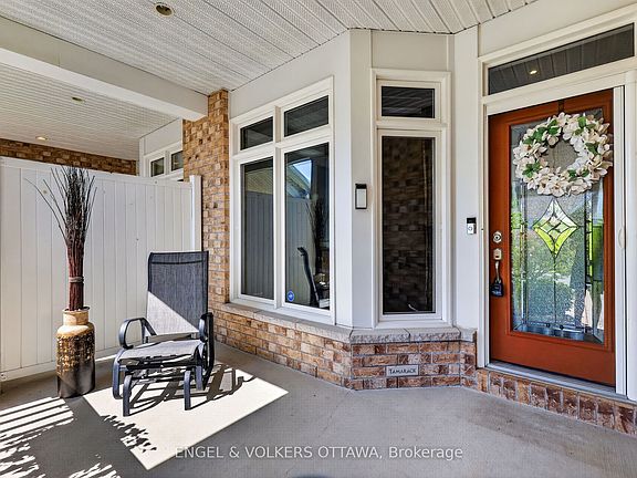 4th image of 260 Bulrush Cres