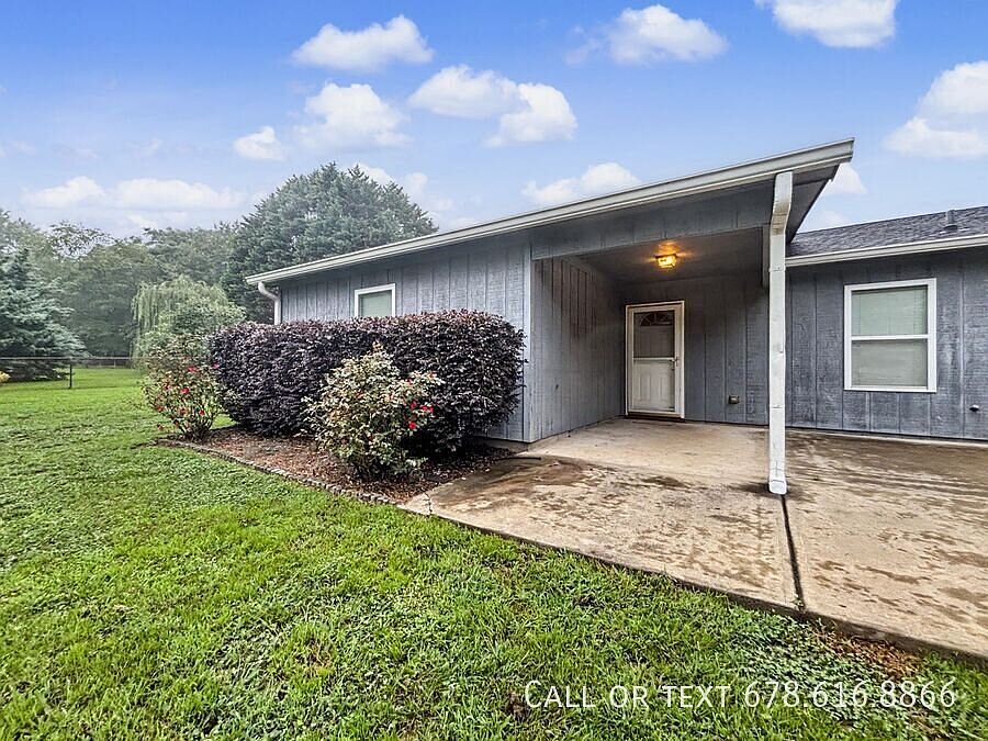 1st image of 560 Lee Byrd Rd #B