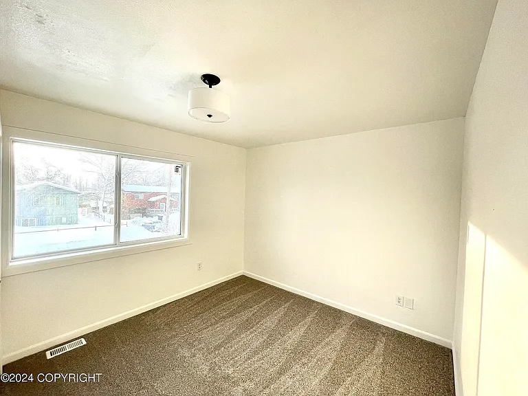 629 E Eklutna Ave — Photo 13