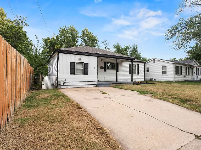 1616 E Funston St — Photo 4