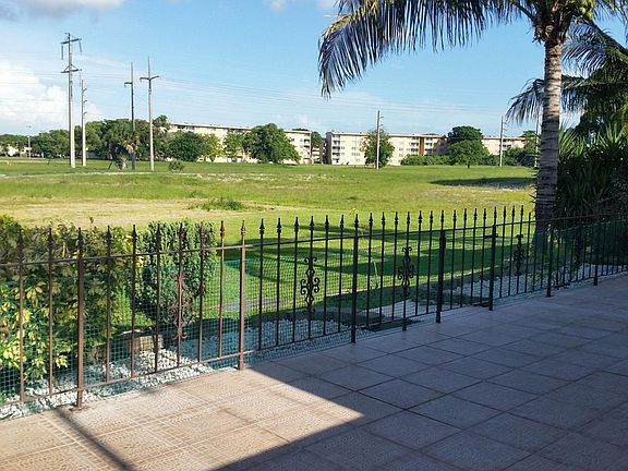 3rd image of 9175 Fontainebleau Blvd APT 1