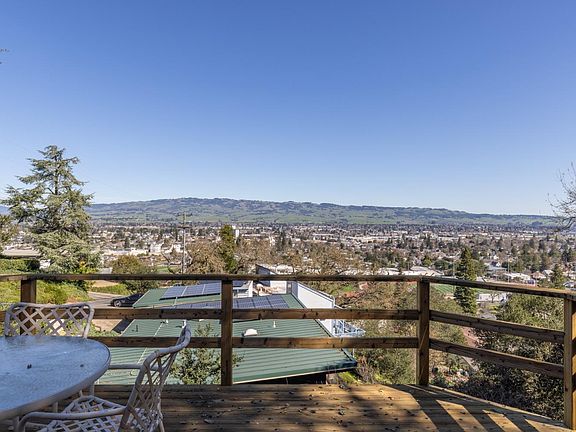 3rd image of 32 La Cresta Drive