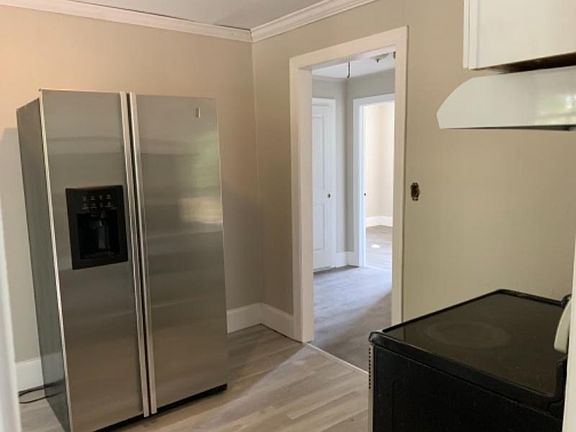 4th image of 814 Gibbons St