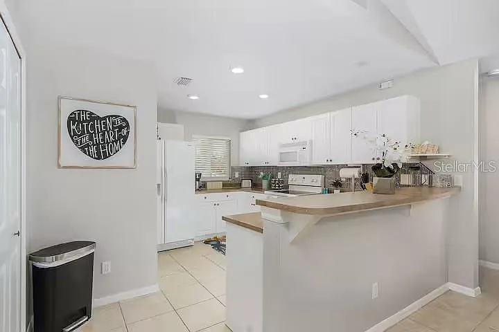 2705 SW 11th Pl — Photo 8