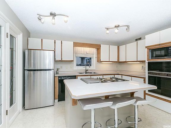 5th image of 1018 Whitewood Cres