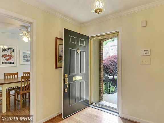 3rd image of 5914 Dorchester Way