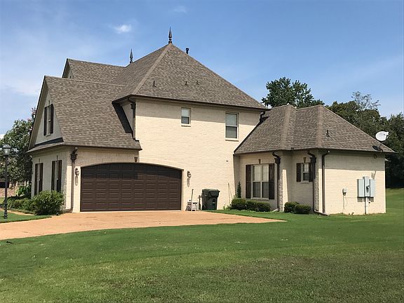 3rd image of 466 Fairway Dr