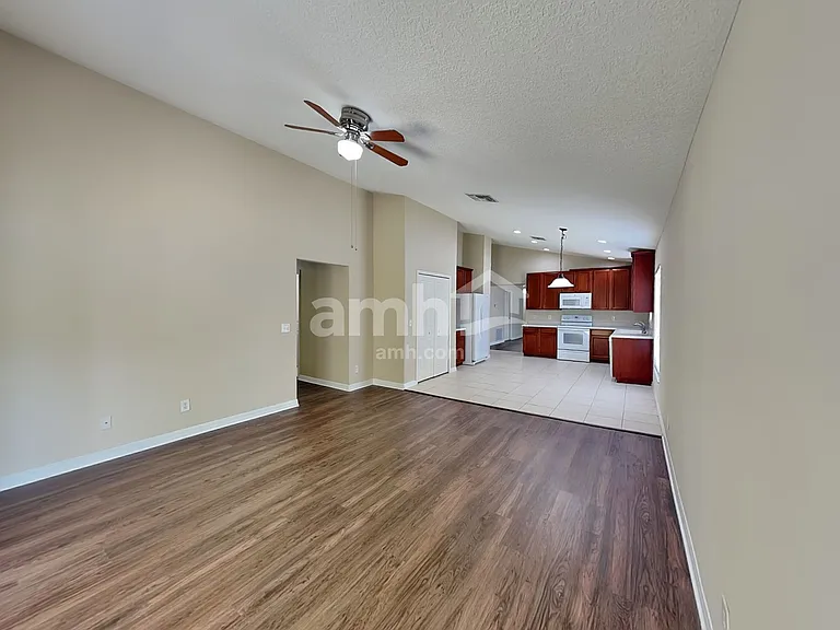 924 Burland Cir — Photo 6