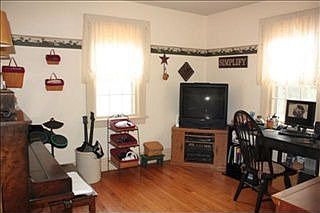 2nd image of 1406 Josephine St