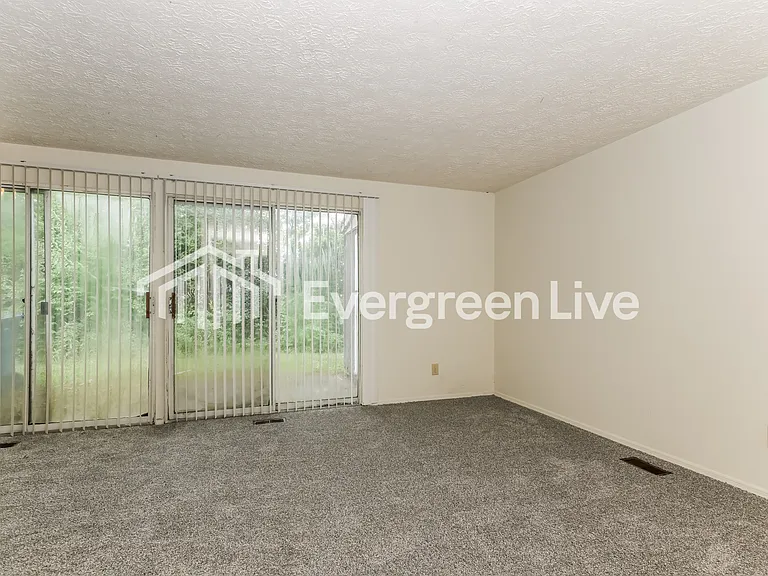 7775 Mount Hood Dr — Photo 5