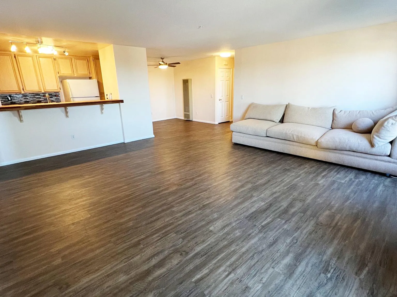 2 bed, 1138 sqft, $3,100 — Photo 2