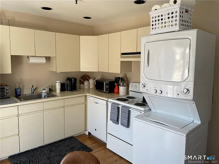 341 Main St #2 — Photo 5